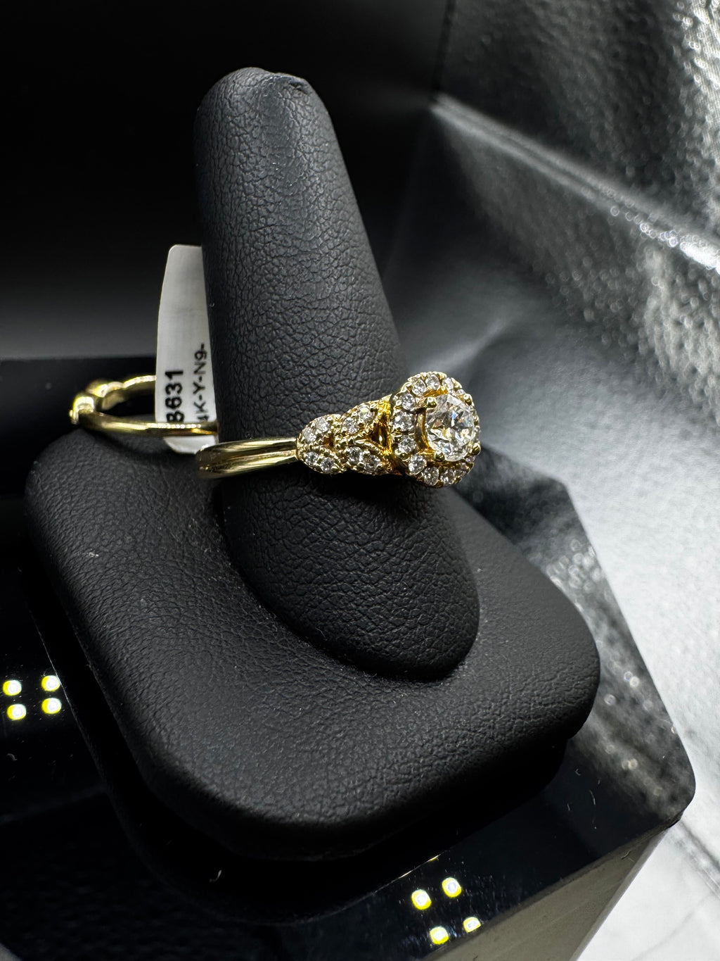 14kt Yellow Gold Diamond Halo Bridal Set - .40 ct Round Center, .76 cttw